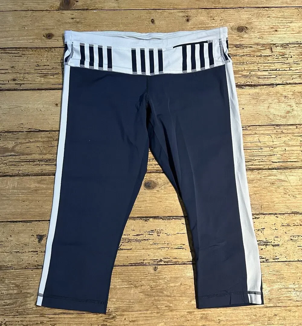 Lululemon Women’s Size 8 Inkwell Ocean Stripe Proceed With Speed Crop